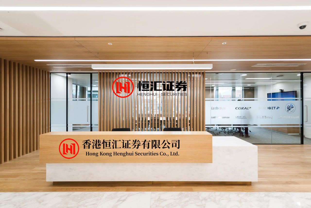 摆渡配资网 王艺迪新年回了一趟辽宁老家，换了个时髦拉面头新发型，形象焕然一新令人关注